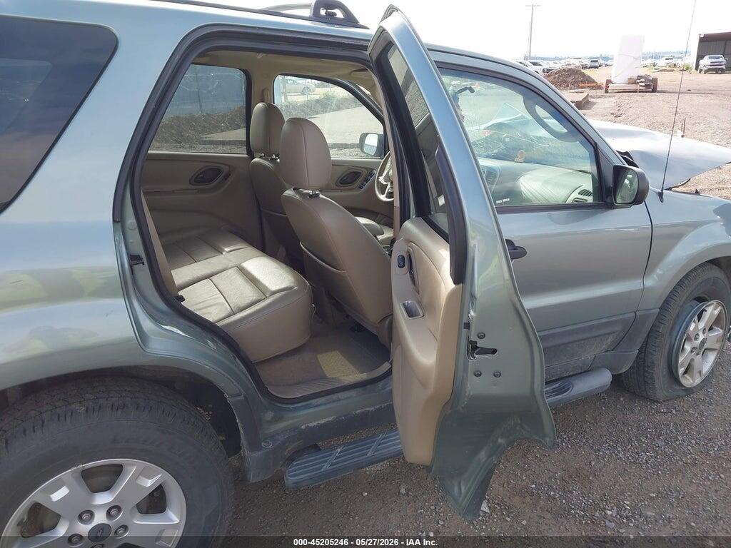 1FMYU03135KD40102 2005 FORD ESCAPE photo no. 8