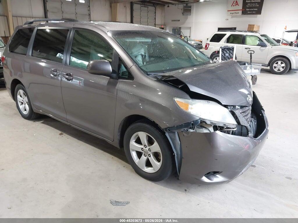 5TDKZ3DC7HS775005 2017 TOYOTA SIENNA photo no. 1