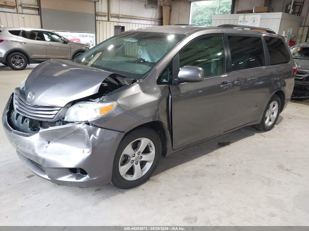 5TDKZ3DC7HS775005 2017 TOYOTA SIENNA photo no. 2