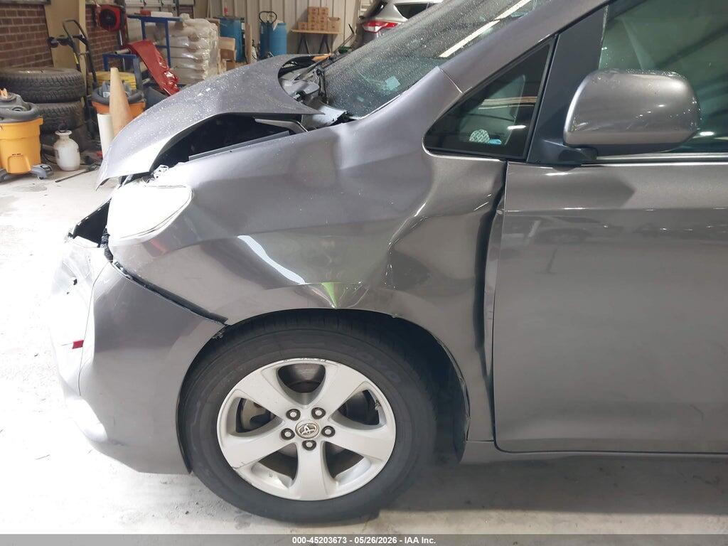 5TDKZ3DC7HS775005 2017 TOYOTA SIENNA photo no. 6