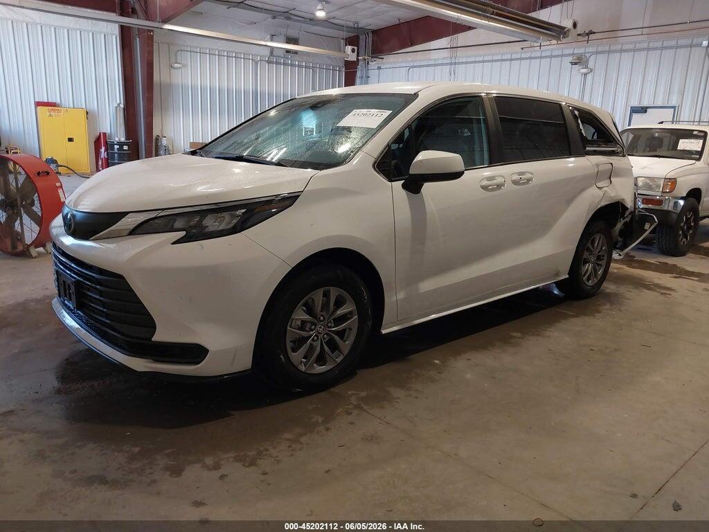 5TDKRKEC7RS196977 2024 TOYOTA SIENNA photo no. 2