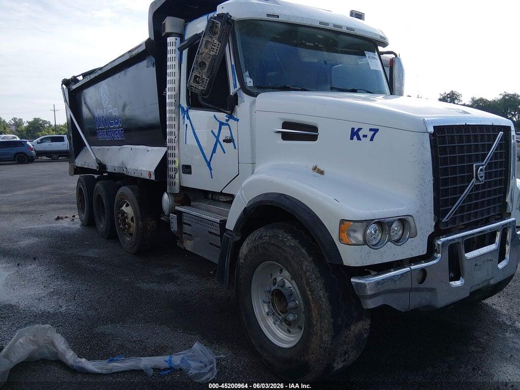 2020 VOLVO VHD 4V5KG9EH1LN236445