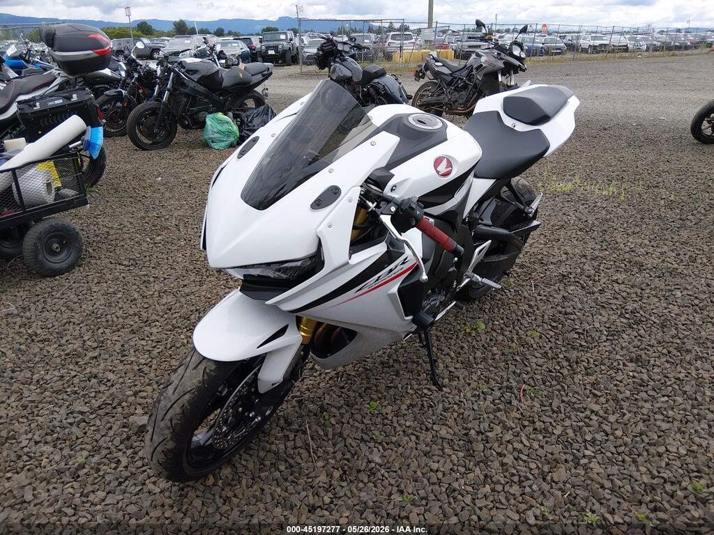 JH2SC7711TK900462 2026 HONDA CBR1000 photo no. 2