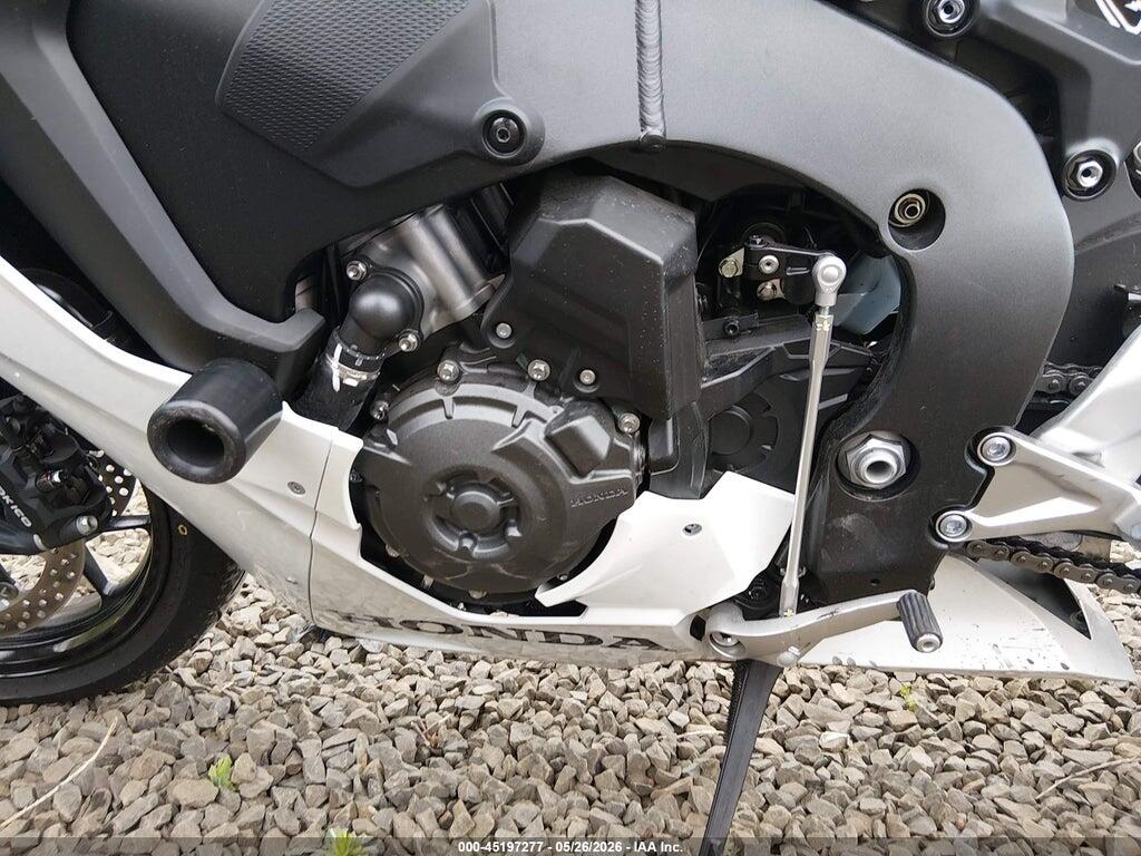 JH2SC7711TK900462 2026 HONDA CBR1000 photo no. 9