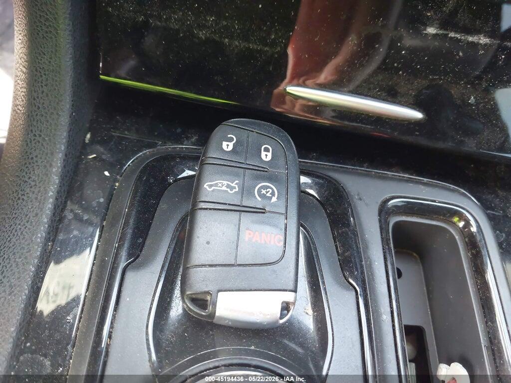 2C3CCABG3KH604925 2019 CHRYSLER 300 photo no. 11