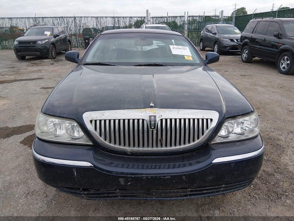 1LNHM83W94Y670610 2004 LINCOLN TOWN CAR photo no. 11