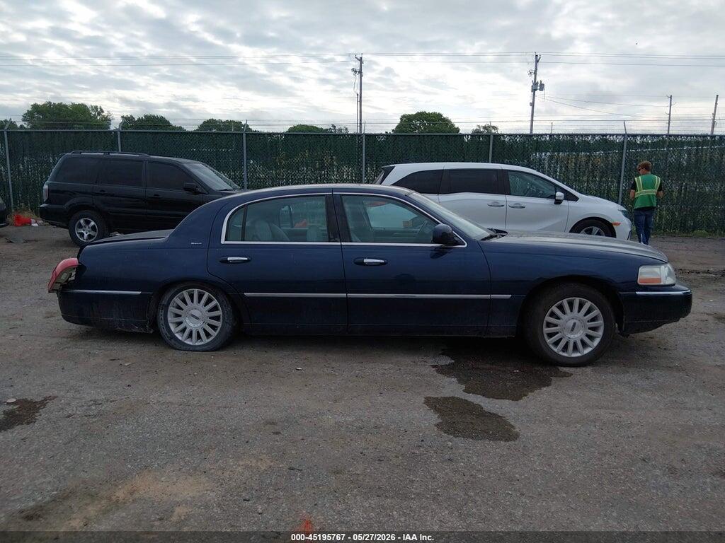 1LNHM83W94Y670610 2004 LINCOLN TOWN CAR photo no. 12