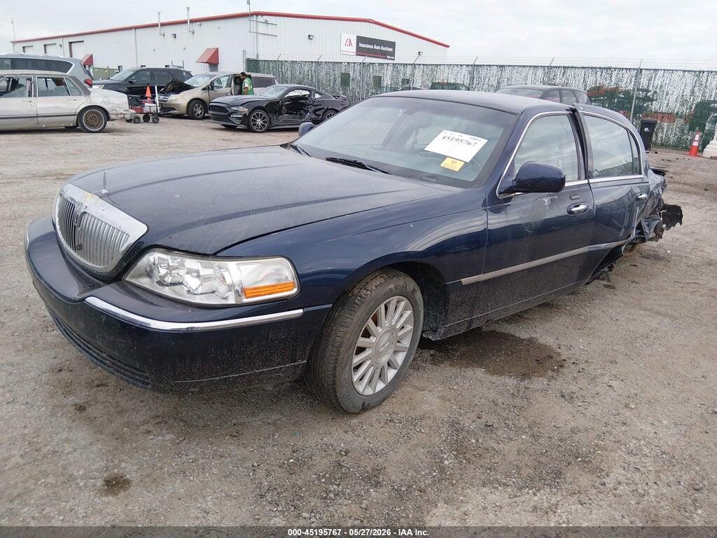 1LNHM83W94Y670610 2004 LINCOLN TOWN CAR photo no. 2