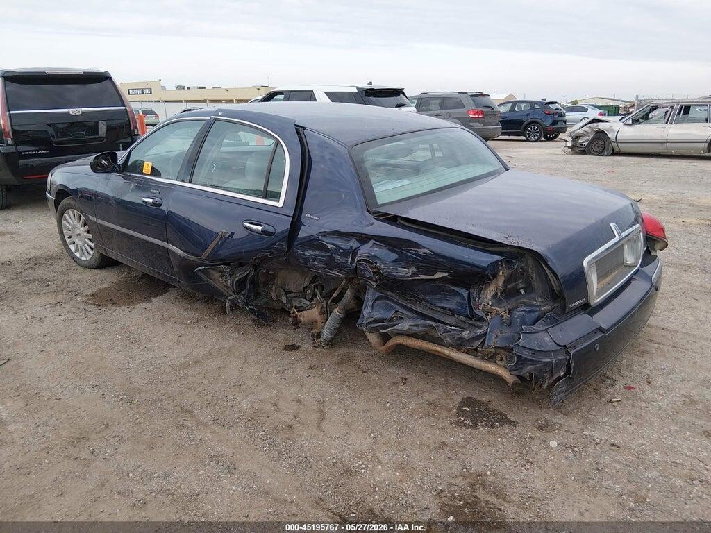 1LNHM83W94Y670610 2004 LINCOLN TOWN CAR photo no. 3