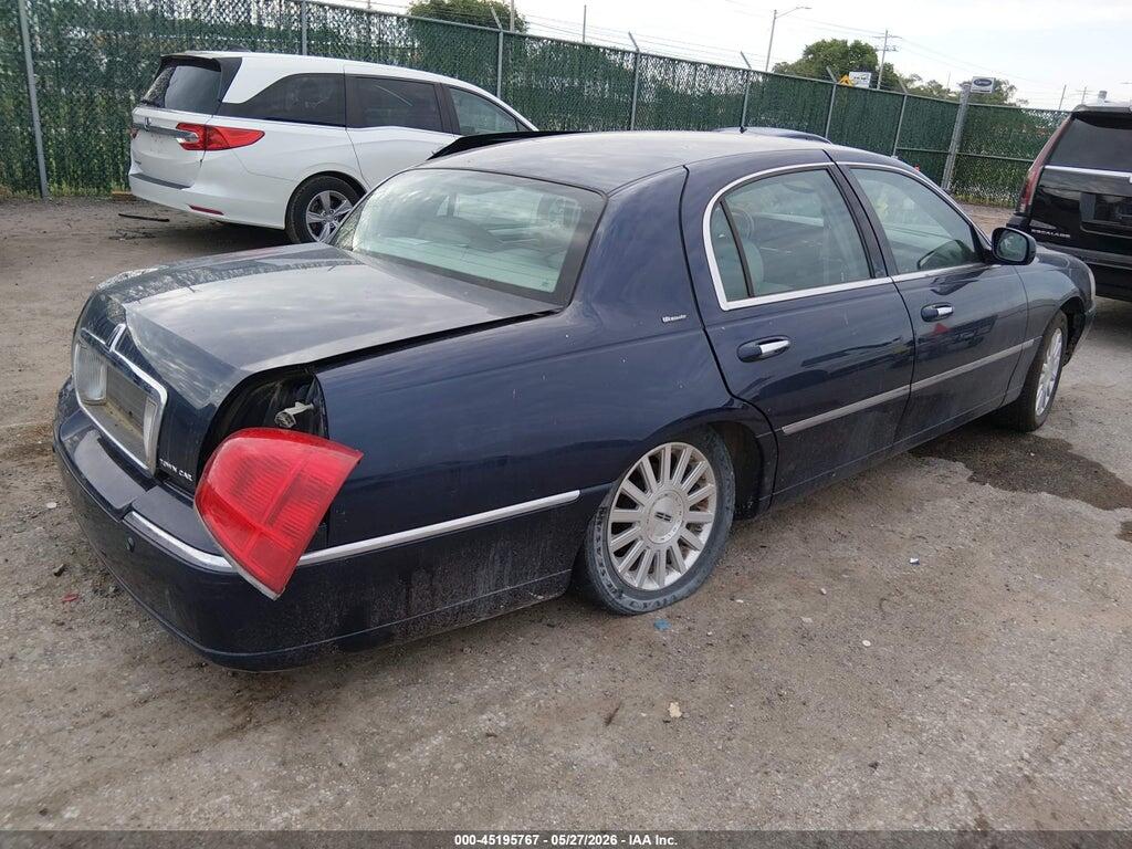 1LNHM83W94Y670610 2004 LINCOLN TOWN CAR photo no. 4