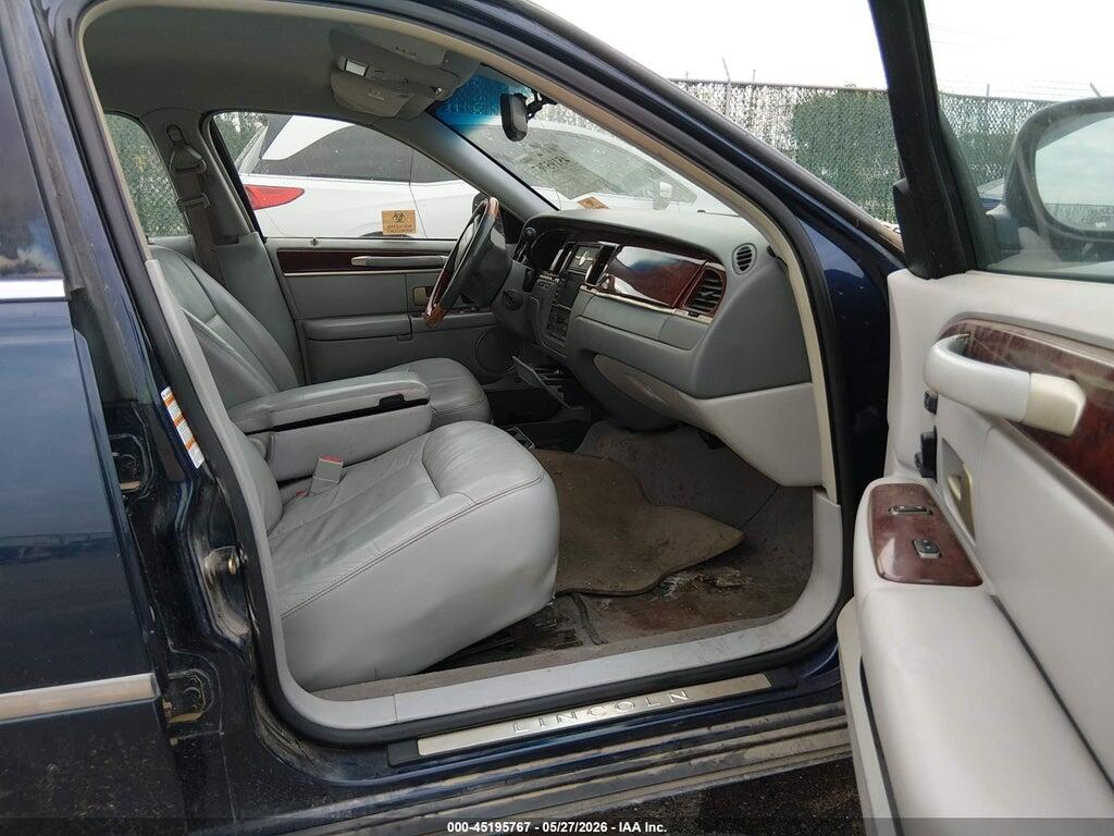 1LNHM83W94Y670610 2004 LINCOLN TOWN CAR photo no. 5