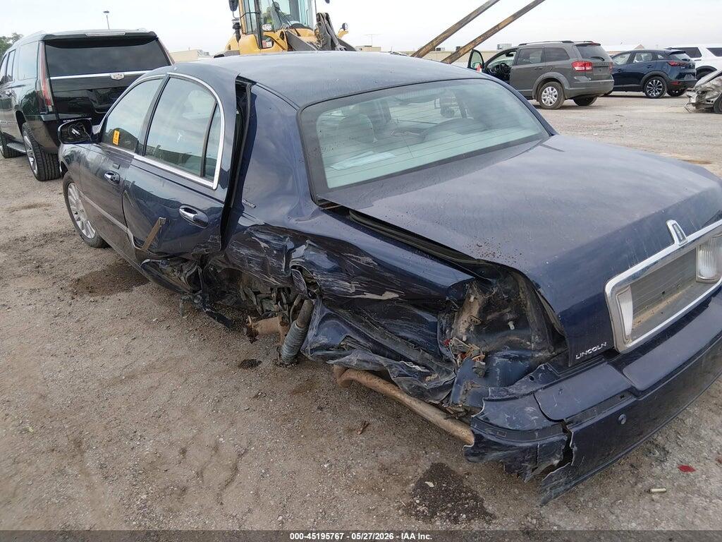 1LNHM83W94Y670610 2004 LINCOLN TOWN CAR photo no. 6