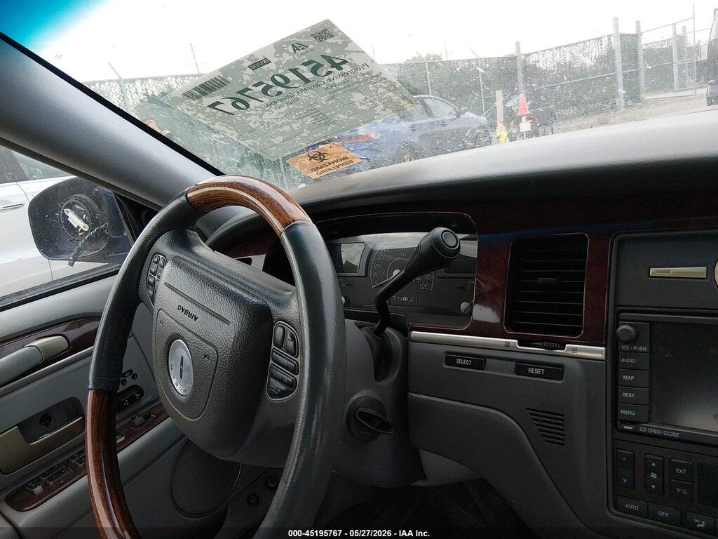 1LNHM83W94Y670610 2004 LINCOLN TOWN CAR photo no. 7