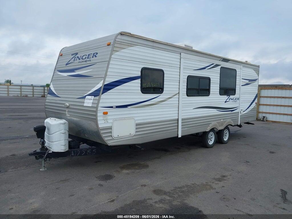 4V0TC2622DA017588 2013 CROSSROADS ZINGER ZT328S photo no. 2