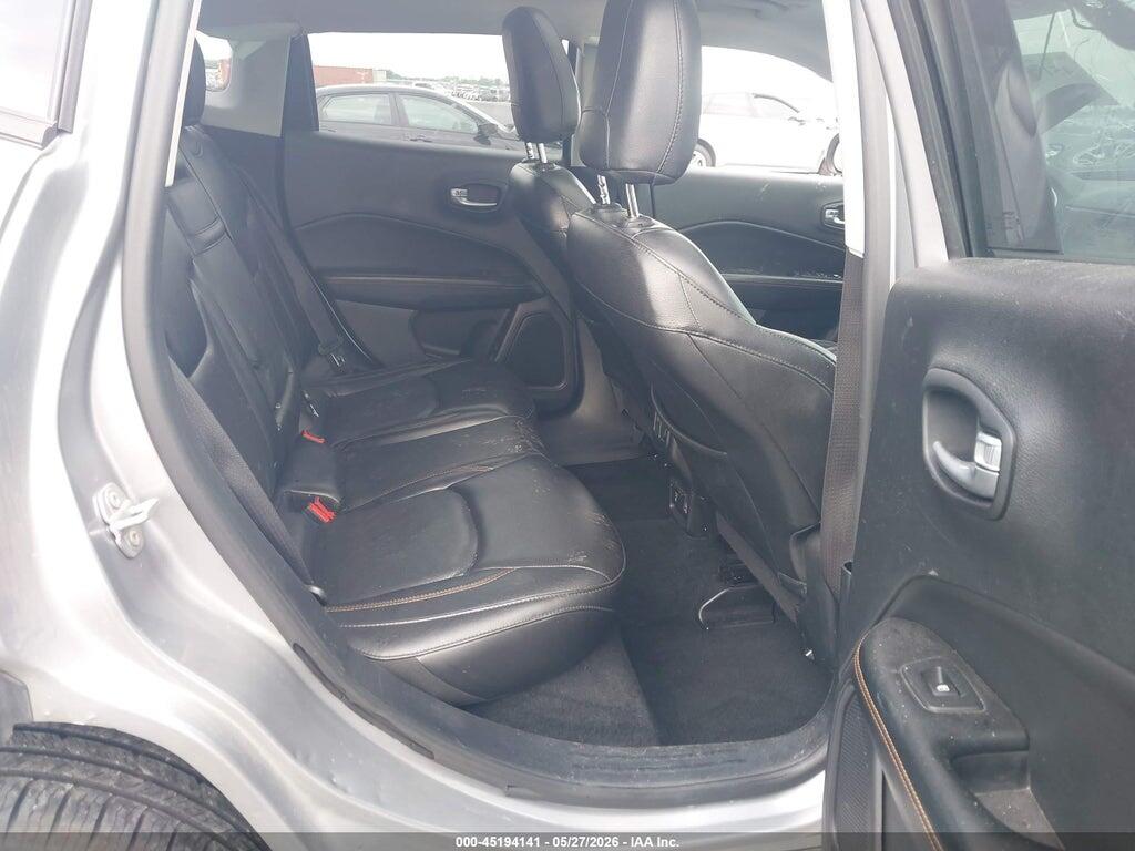 3C4NJDCB0JT176042 2018 JEEP COMPASS photo no. 8