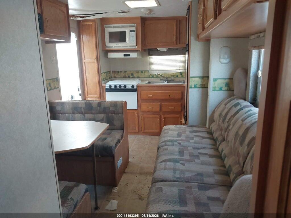 1UJBJ02M4316D0071 2003 JAYCO QWEST TSL SERIES M-2 photo no. 5