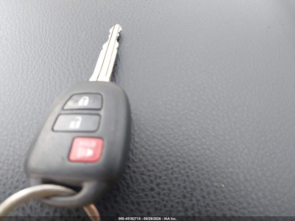 2T3WFREV7FW182219 2015 TOYOTA RAV4 photo no. 11