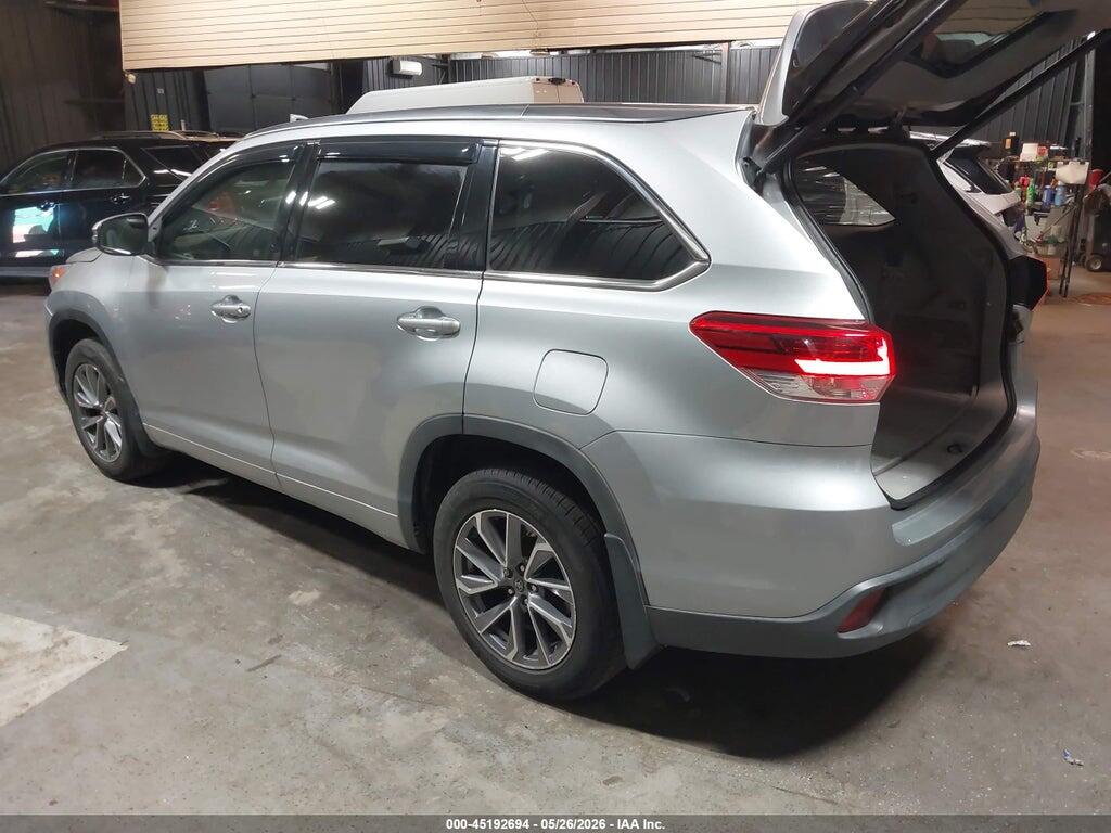 5TDJZRFH7JS816424 2018 TOYOTA HIGHLANDER photo no. 3
