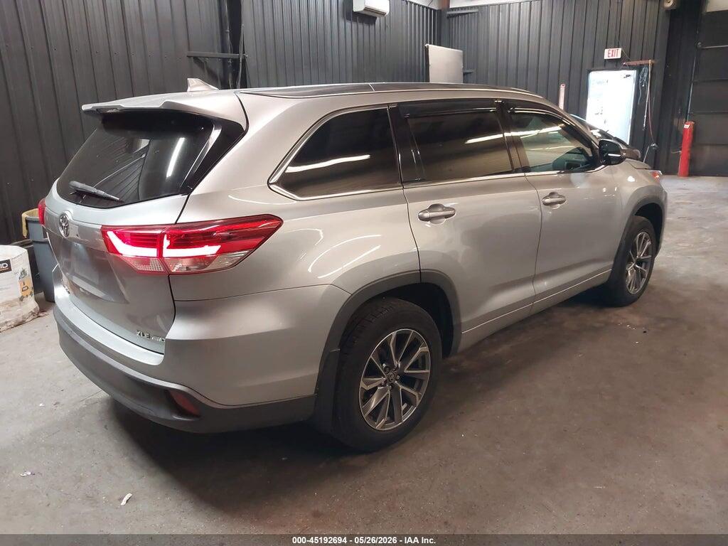 5TDJZRFH7JS816424 2018 TOYOTA HIGHLANDER photo no. 4