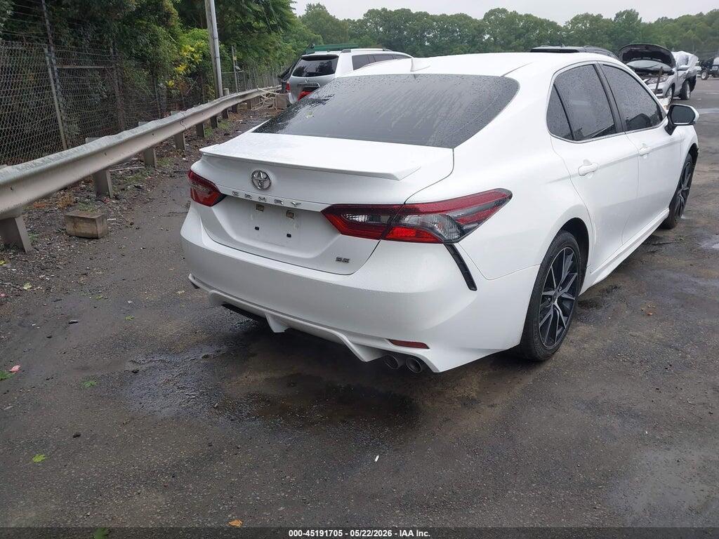 4T1G11AKXNU653724 2022 TOYOTA CAMRY photo no. 4