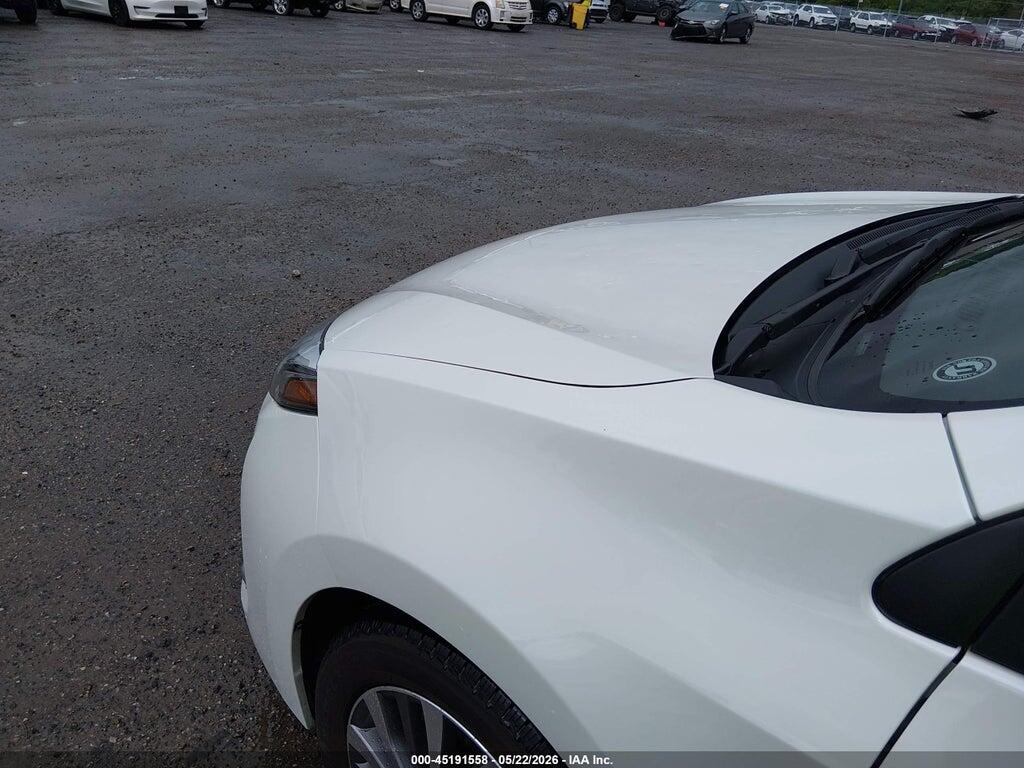 5YFBURHE9HP612037 2017 TOYOTA COROLLA photo no. 6