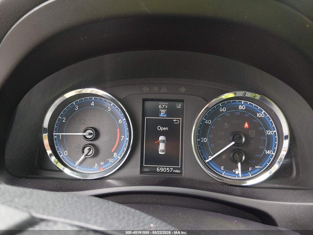 5YFBURHE9HP612037 2017 TOYOTA COROLLA photo no. 7
