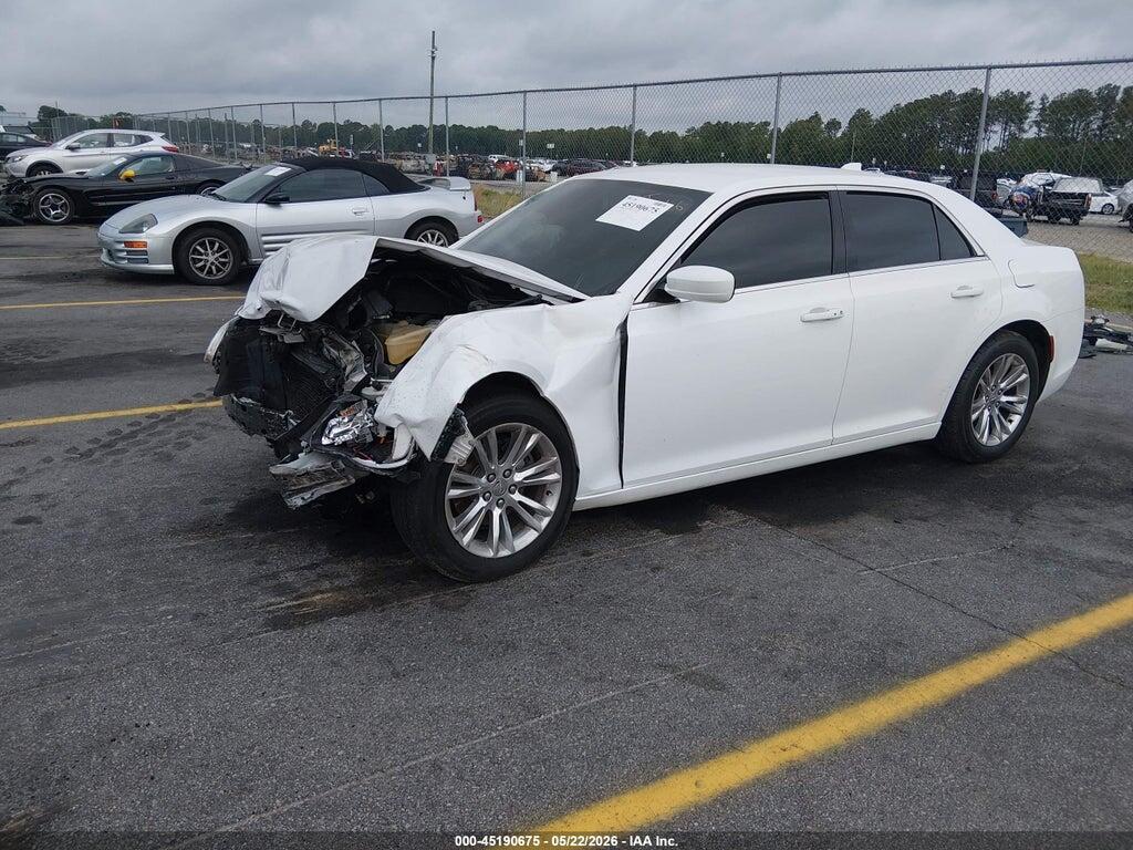2C3CCAAGXHH512012 2017 CHRYSLER 300 photo no. 2