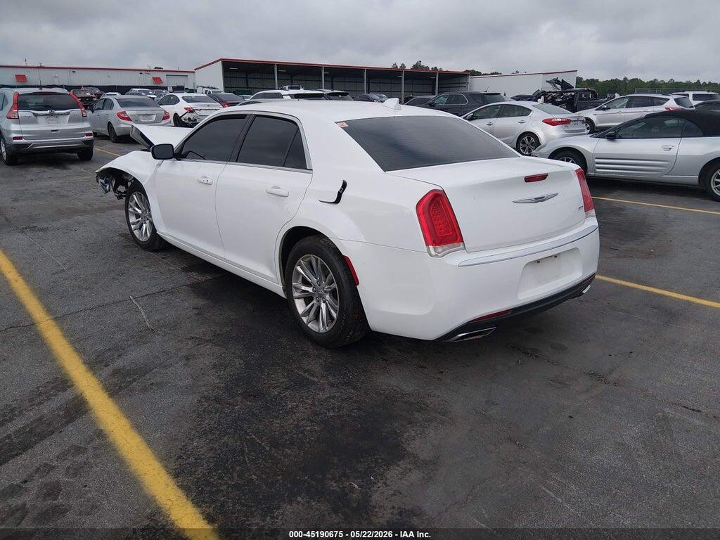 2C3CCAAGXHH512012 2017 CHRYSLER 300 photo no. 3