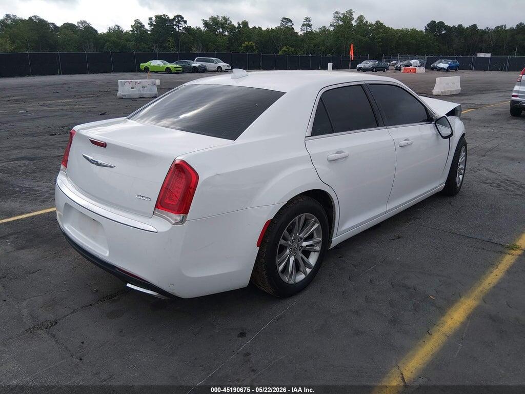 2C3CCAAGXHH512012 2017 CHRYSLER 300 photo no. 4