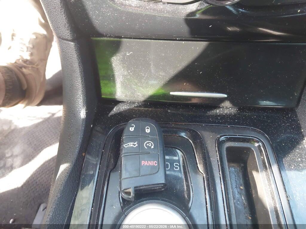 2C3CCABG8JH326070 2018 CHRYSLER 300 photo no. 11