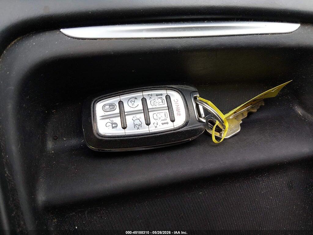 2C4RC1DG6LR182406 2020 CHRYSLER VOYAGER photo no. 11