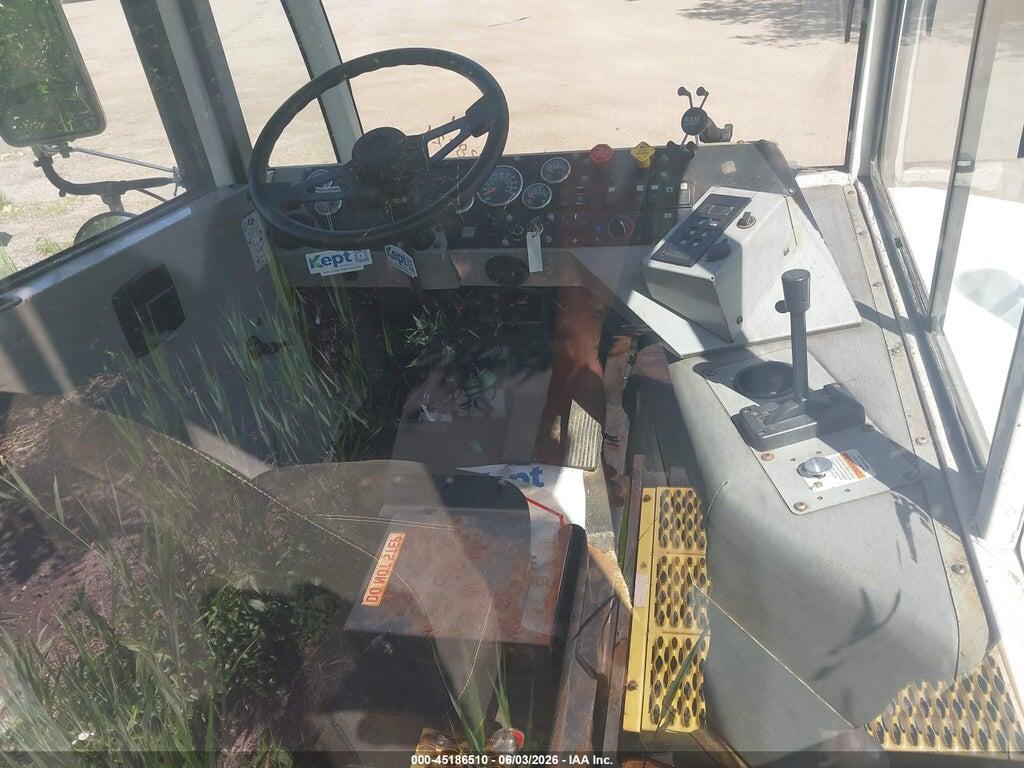 516H4GF24KH228624 2019 AUTOCAR LLC XSPOTTER-ON photo no. 6