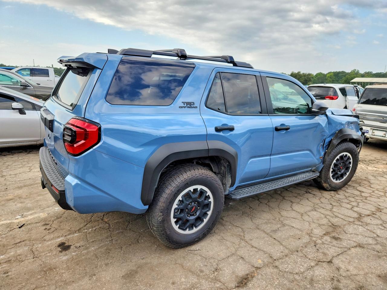 2026 TOYOTA 4RUNNER TRD OFF-ROAD — Фото 3 из 12