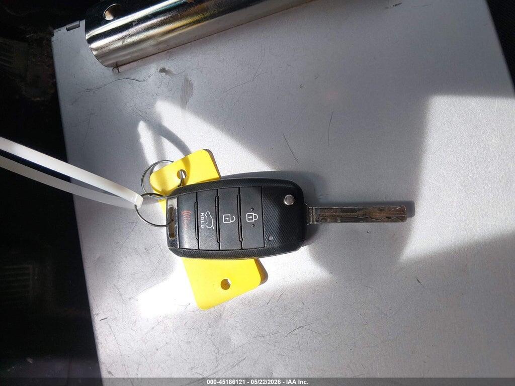 KNDJP3A58G7347878 2016 KIA SOUL photo no. 11