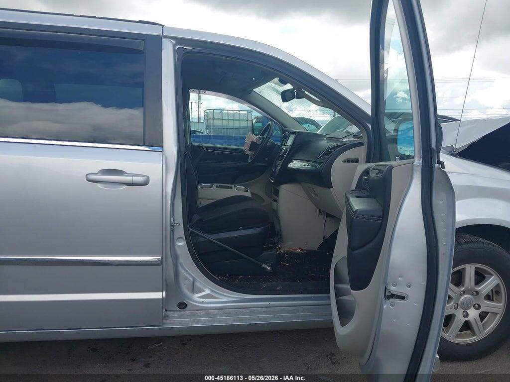 2A4RR5DG8BR723468 2011 CHRYSLER TOWN & COUNTRY photo no. 5