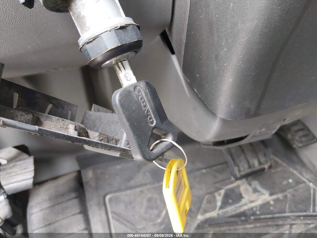 4V4NC9EH7KN209746 2019 VOLVO VNL photo no. 10