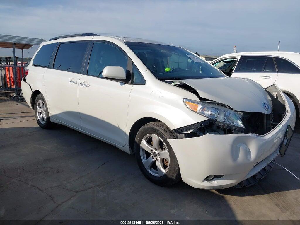 5TDYZ3DC7HS848433 2017 TOYOTA SIENNA photo no. 1