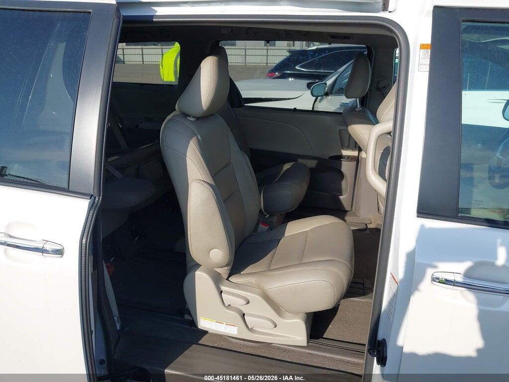 5TDYZ3DC7HS848433 2017 TOYOTA SIENNA photo no. 8
