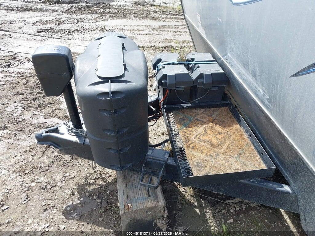 1UJBJSBJ9J1V10205 2018 JAYCO OCTANE photo no. 10