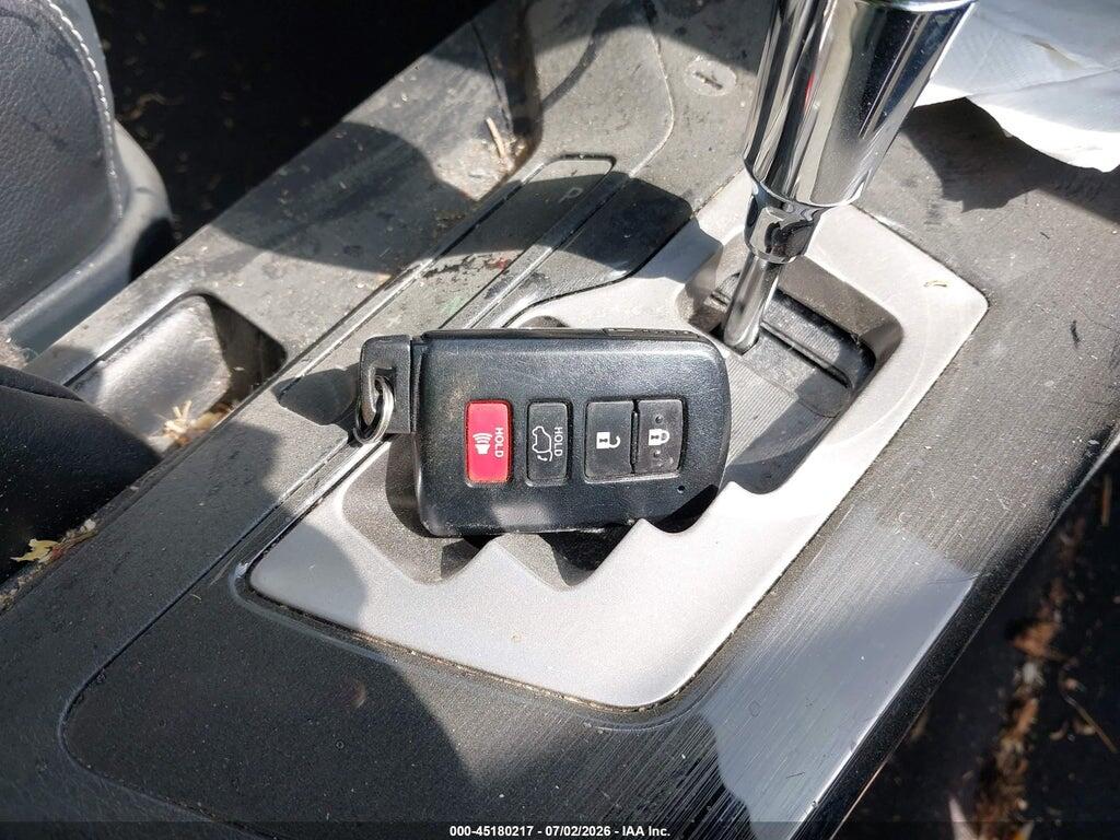 JTMDFREV5HD207383 2017 TOYOTA RAV4 photo no. 11