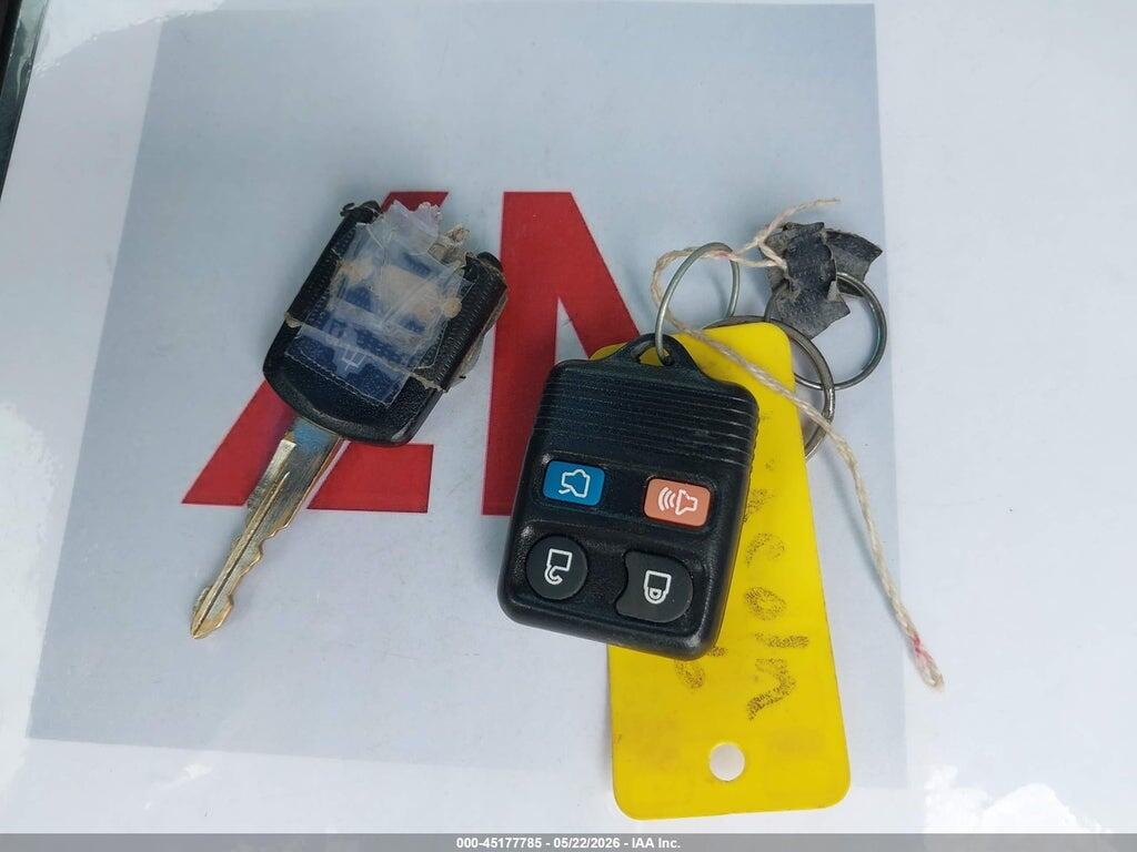 1LNHM81W74Y606455 2004 LINCOLN TOWN CAR photo no. 11