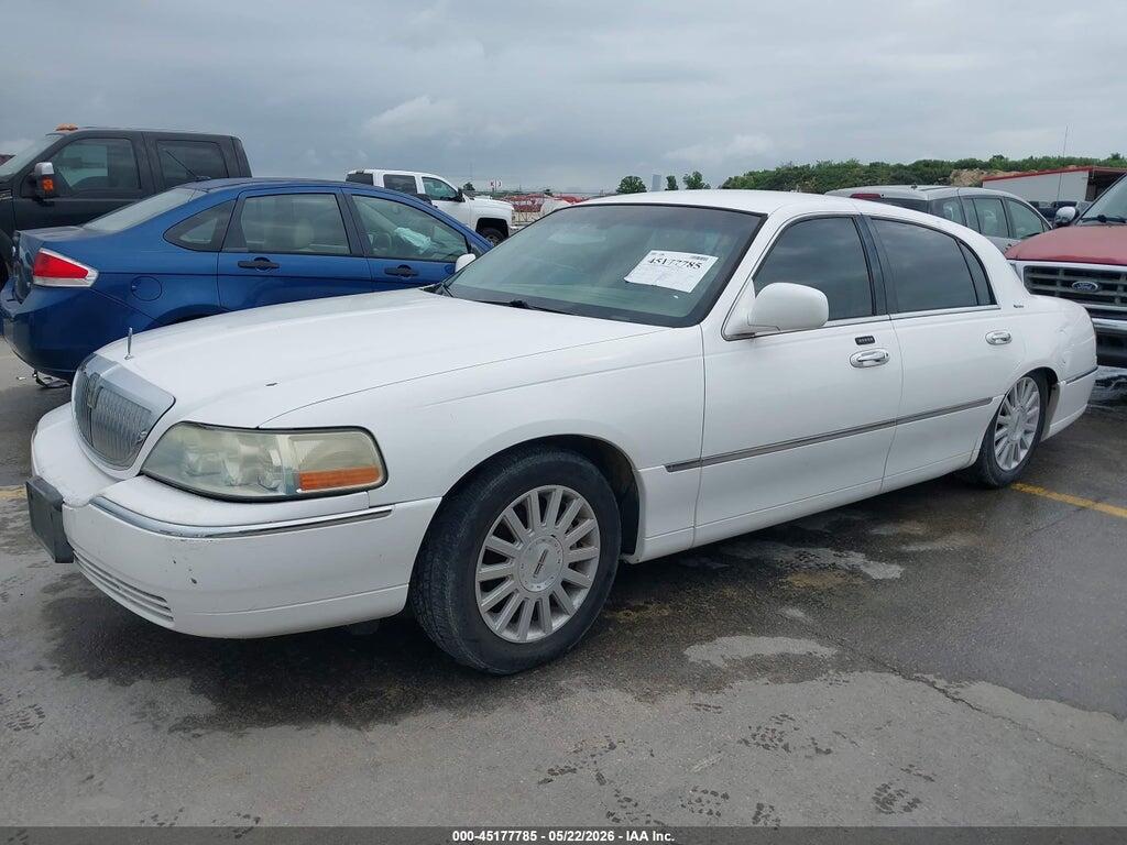 1LNHM81W74Y606455 2004 LINCOLN TOWN CAR photo no. 2