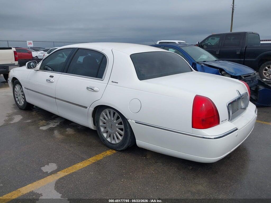 1LNHM81W74Y606455 2004 LINCOLN TOWN CAR photo no. 3