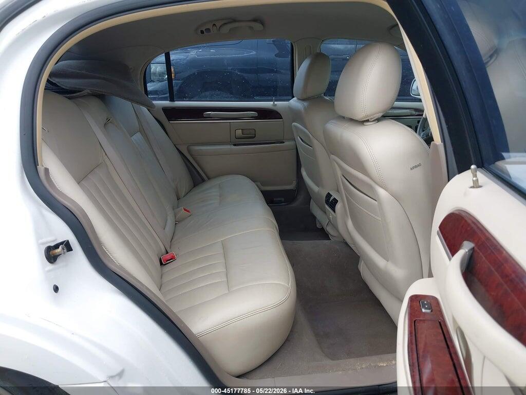 1LNHM81W74Y606455 2004 LINCOLN TOWN CAR photo no. 8