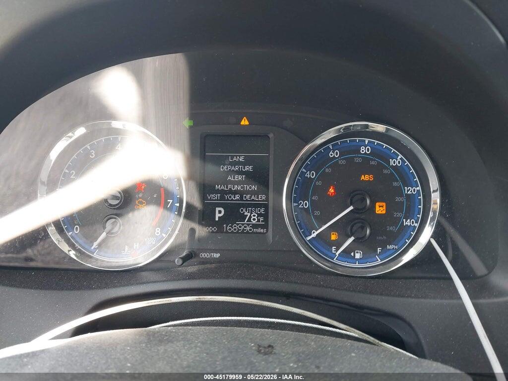5YFBURHE7HP708524 2017 TOYOTA COROLLA photo no. 7