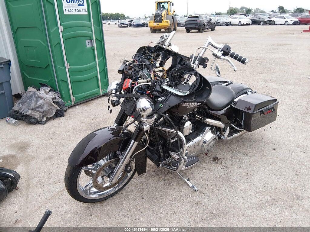 1HD1KBM16BB669179 2011 HARLEY-DAVIDSON FLHX photo no. 2