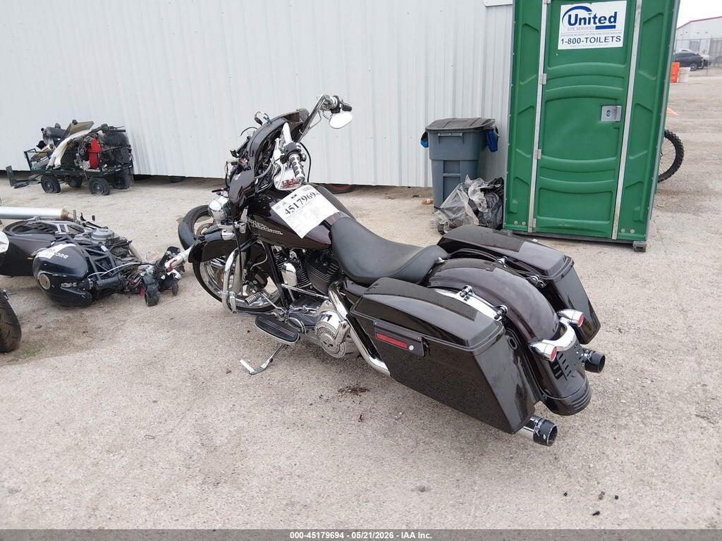 1HD1KBM16BB669179 2011 HARLEY-DAVIDSON FLHX photo no. 3