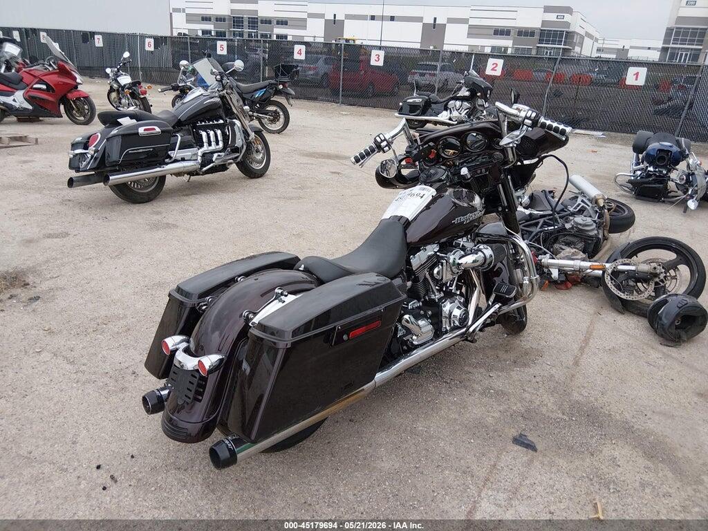 1HD1KBM16BB669179 2011 HARLEY-DAVIDSON FLHX photo no. 4