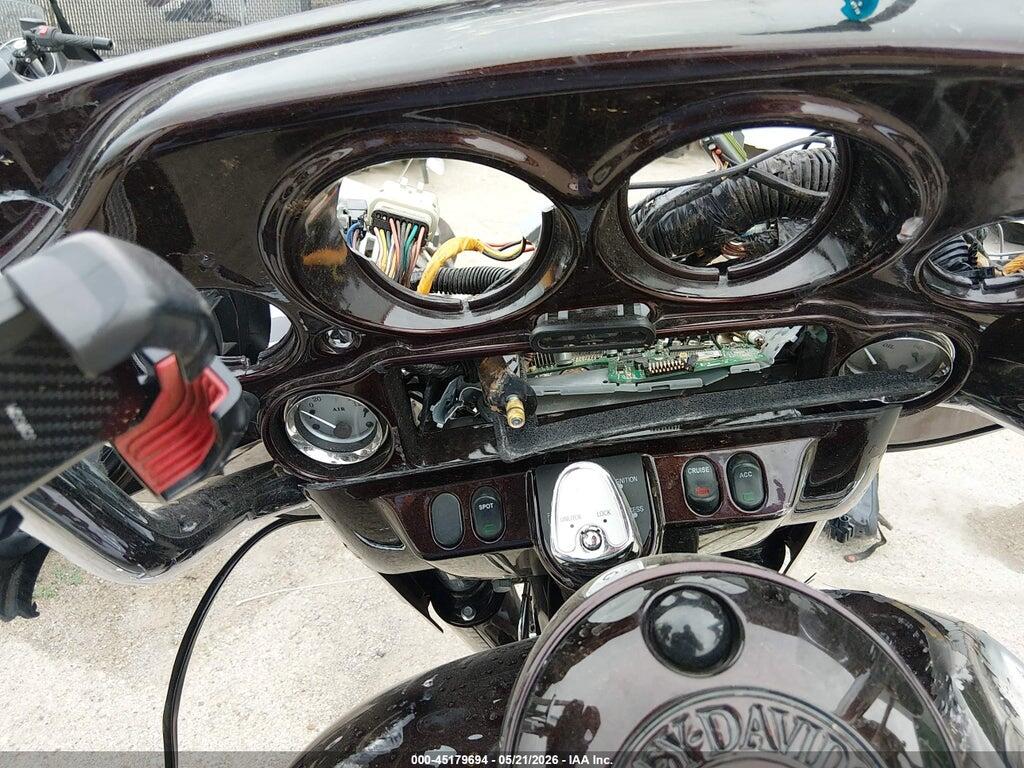 1HD1KBM16BB669179 2011 HARLEY-DAVIDSON FLHX photo no. 7