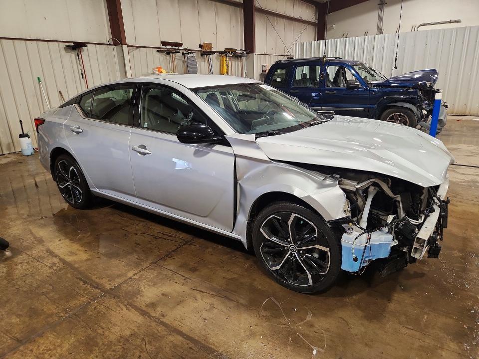 2023 NISSAN ALTIMA SR — Фото 4 из 13